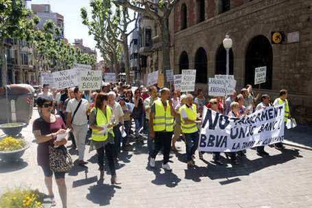 La Torre de Claramunt es mobilitza contra el tancament de l'única oficina bancària del municipi