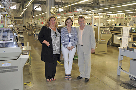 La presidenta del Parlament de Catalunya, Carme Forcadell, visita la fàbrica de Naulover i l'Ajuntament de Mediona