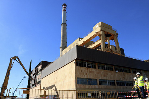 La gran xemeneia de la central tèrmica de Cubelles es desmuntarà el maig de 2018
